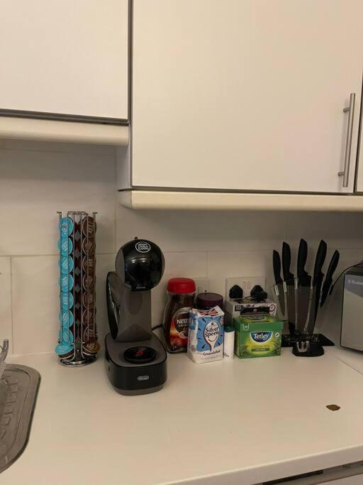 2 Bed Flat Outside Liverpool Street Station! Appartamento Londra
